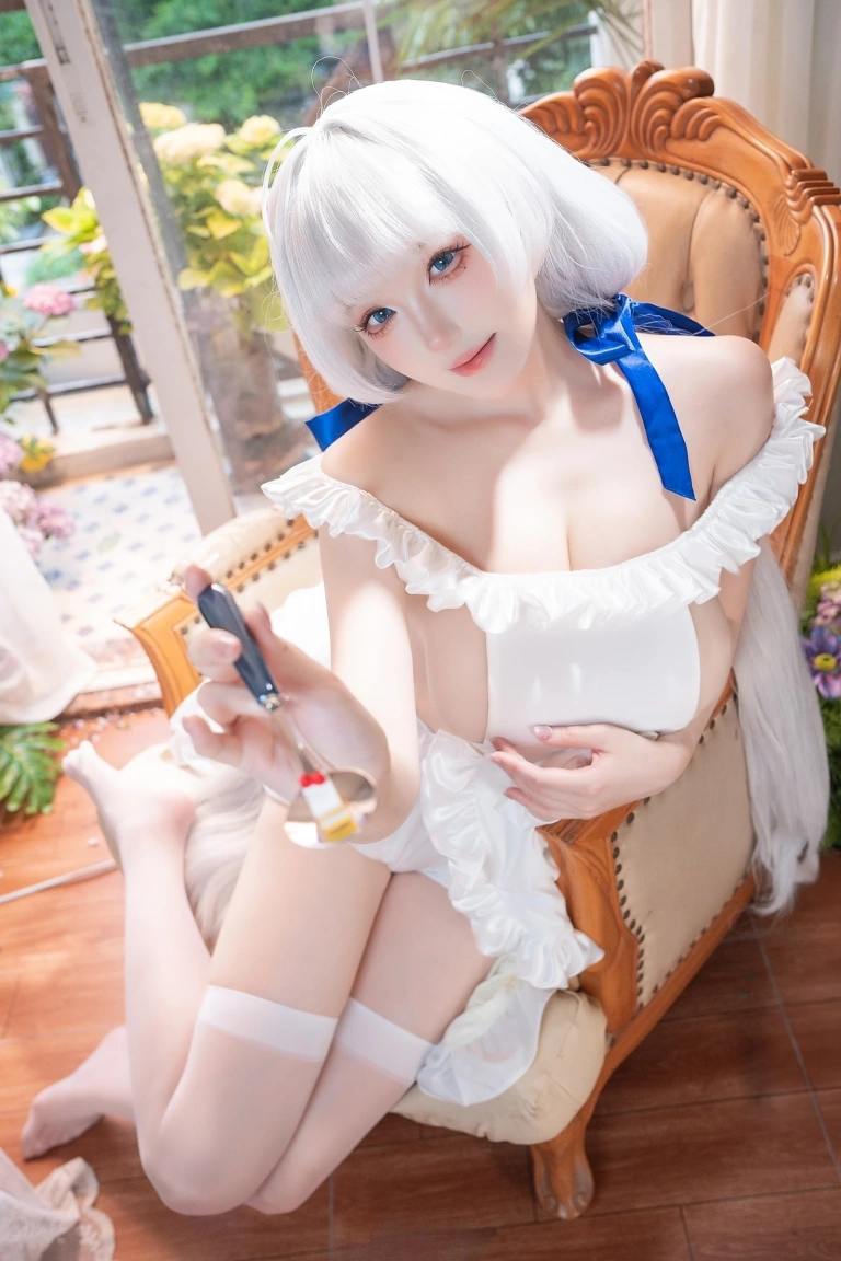 瓜希酱《碧蓝航线 光辉》主题写真：12张全套美图