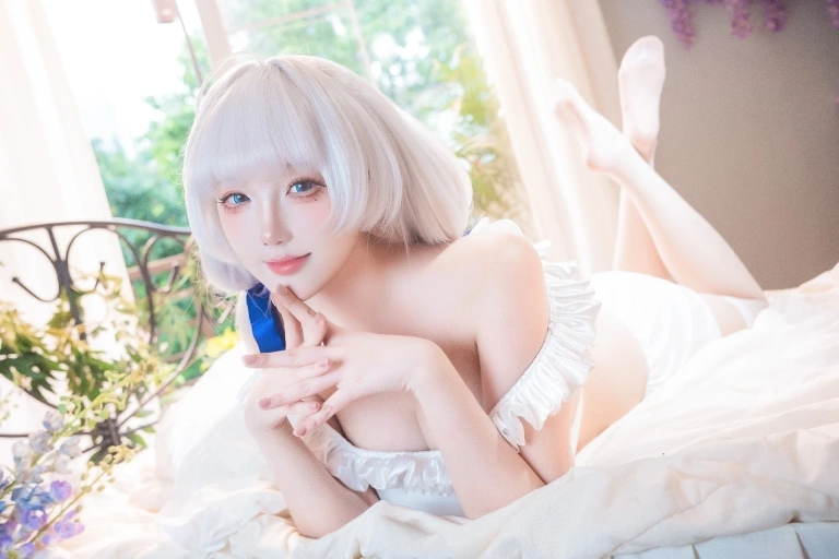 瓜希酱《碧蓝航线 光辉》主题写真：12张全套美图