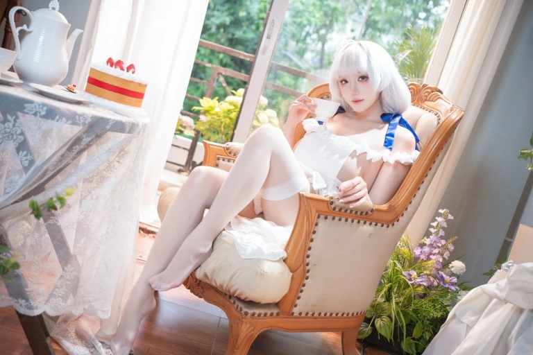 瓜希酱《碧蓝航线 光辉》主题写真：12张全套美图
