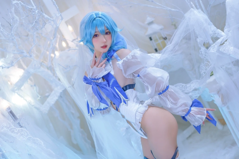 阿包也是兔娘《加冕图 优菈》主题写真：25张全套美图