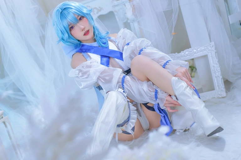 阿包也是兔娘《加冕图 优菈》主题写真：25张全套美图