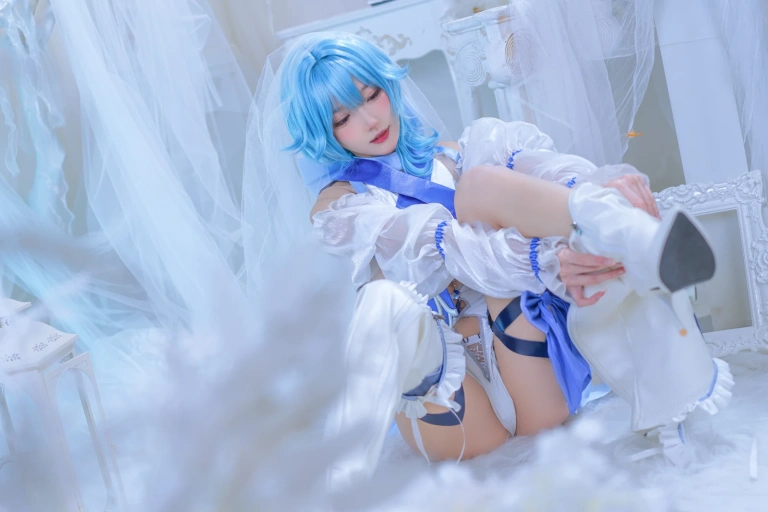 阿包也是兔娘《加冕图 优菈》主题写真：25张全套美图