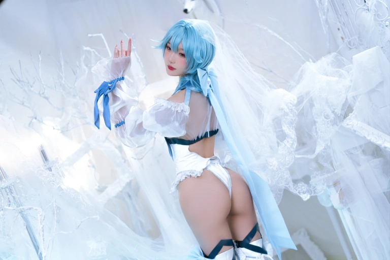 阿包也是兔娘《加冕图 优菈》主题写真：25张全套美图