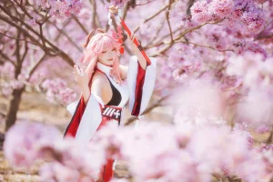 瓜希酱《原神 八重神子》主题写真：20张全套美图
