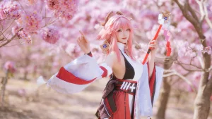 瓜希酱《原神 八重神子》主题写真：20张全套美图