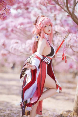 瓜希酱《原神 八重神子》主题写真：20张全套美图