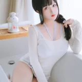 日奈娇(椎名莜)《牛仔裤人妻》主题写真：131张全套美图，含1个视频
