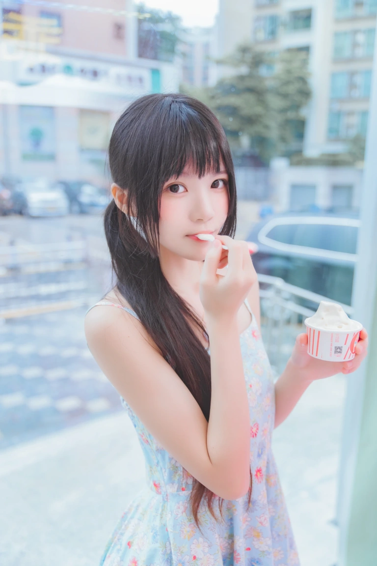 桜桃喵《甜甜×4》主题写真：53张全套美图