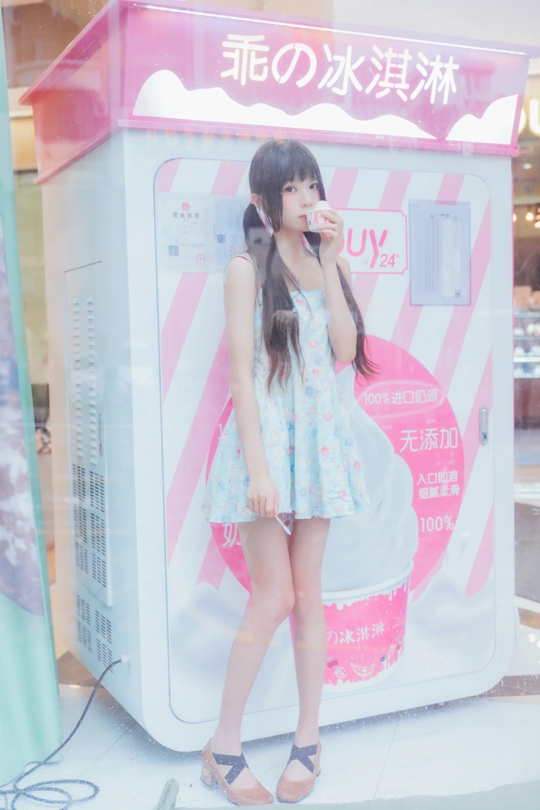 桜桃喵《甜甜×4》主题写真：53张全套美图