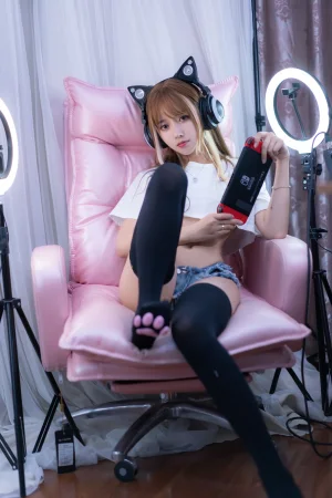 过期米线线喵《电竞猫咪》主题写真：74张全套美图