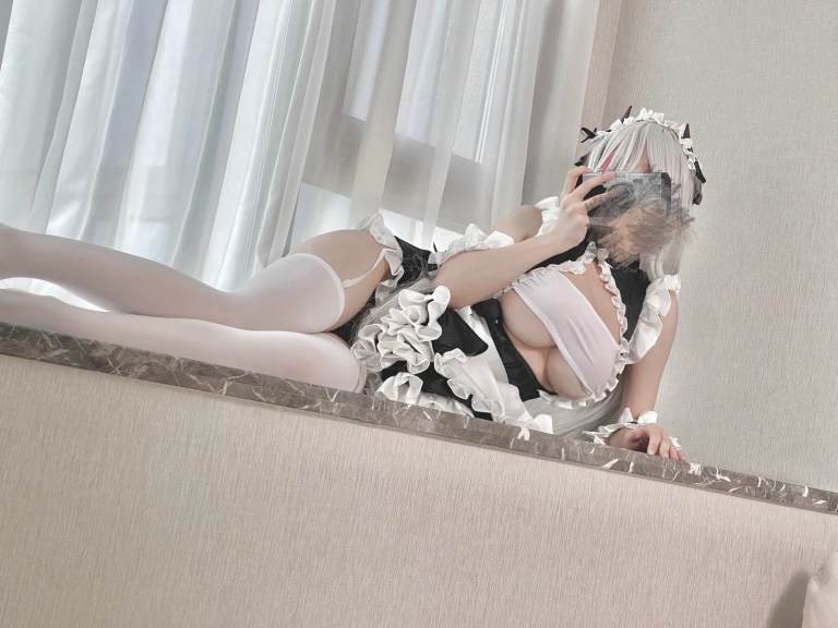 小仓千代《臻藏图集 W女仆》主题写真：45张全套美图