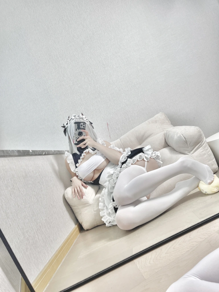 小仓千代《臻藏图集 W女仆》主题写真：45张全套美图
