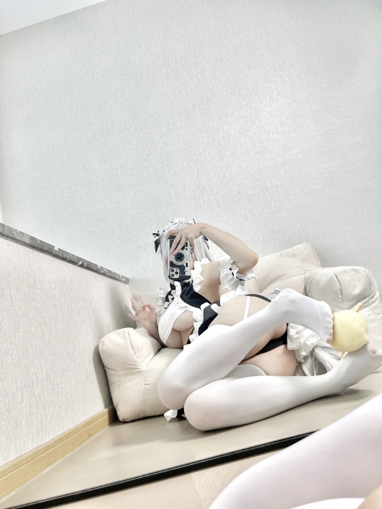 小仓千代《臻藏图集 W女仆》主题写真：45张全套美图