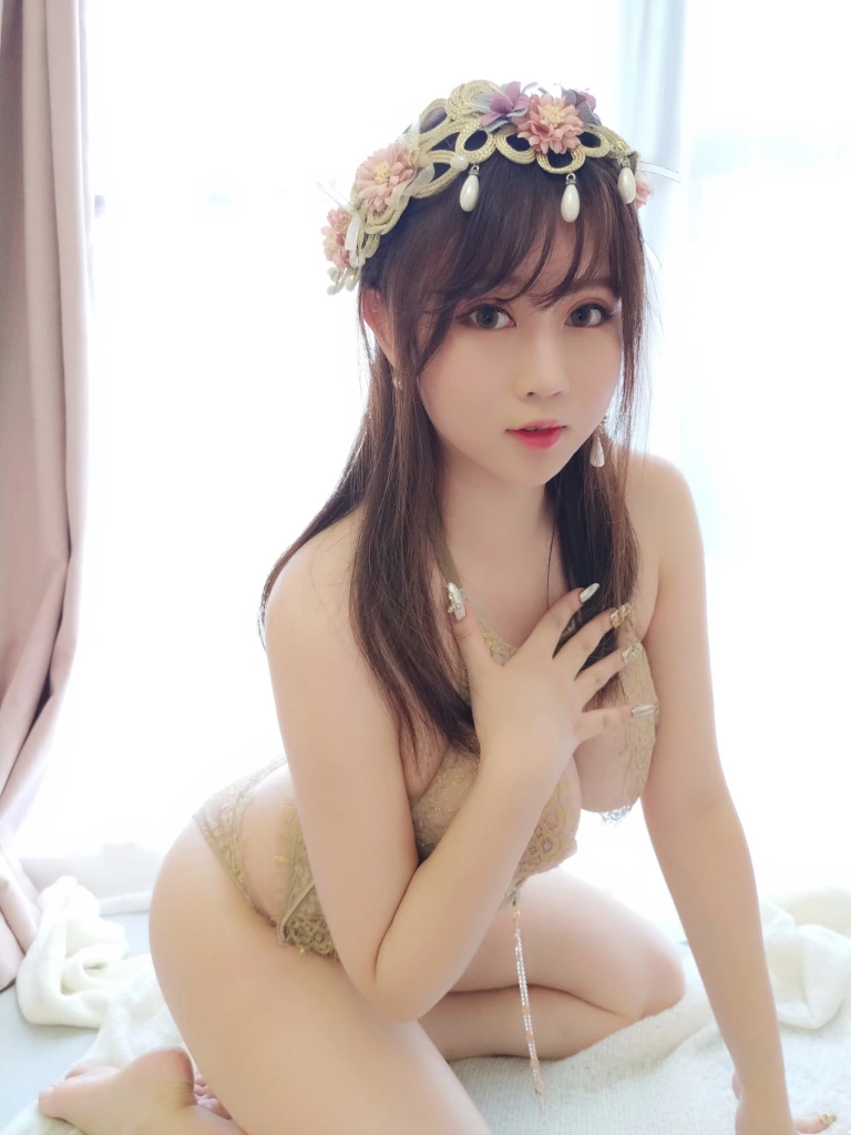 依酱《睡衣》主题写真：24张全套美图