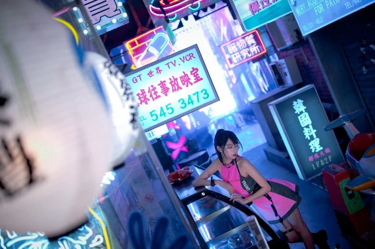 周叽是可爱兔兔《银河社区》主题写真：42张全套美图