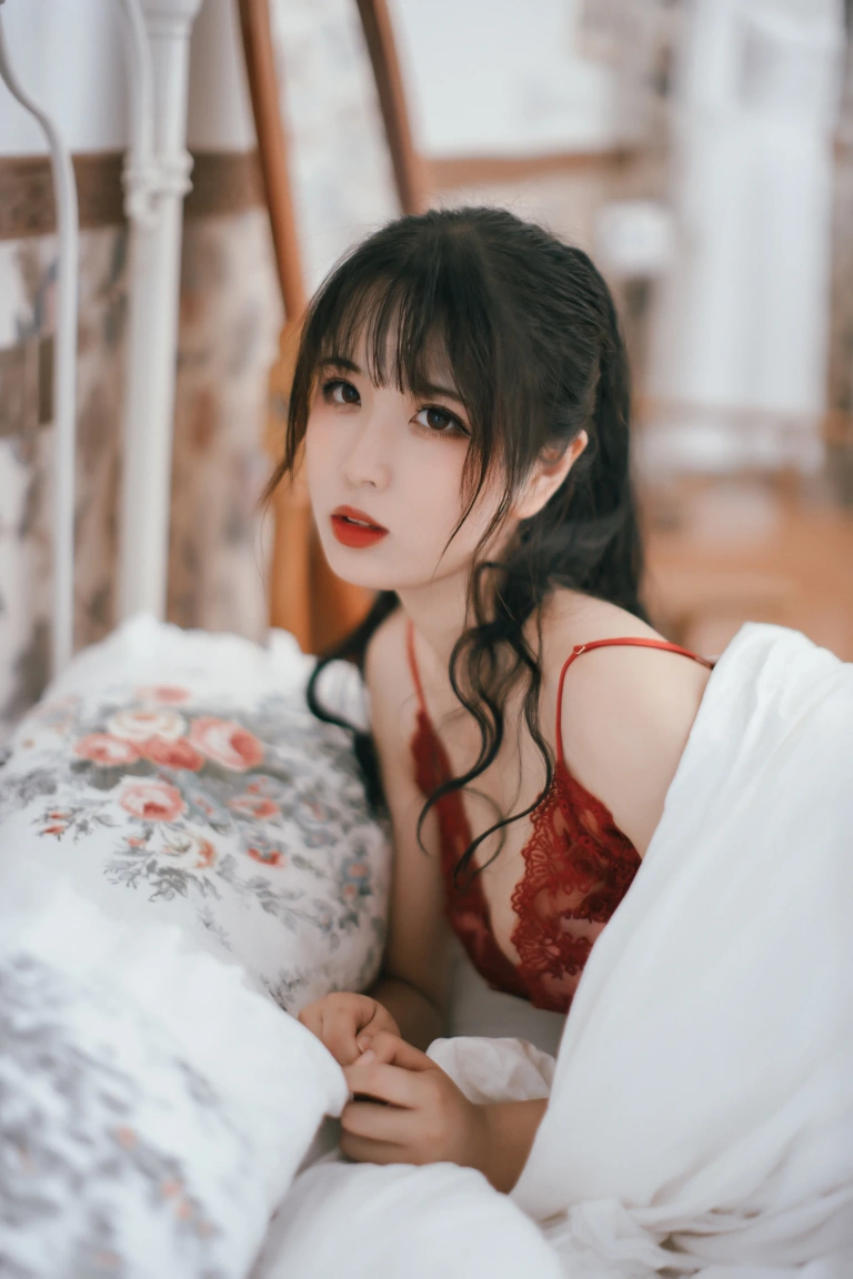 轩萧学姐《NO.09 – claret》主题写真：28张全套美图