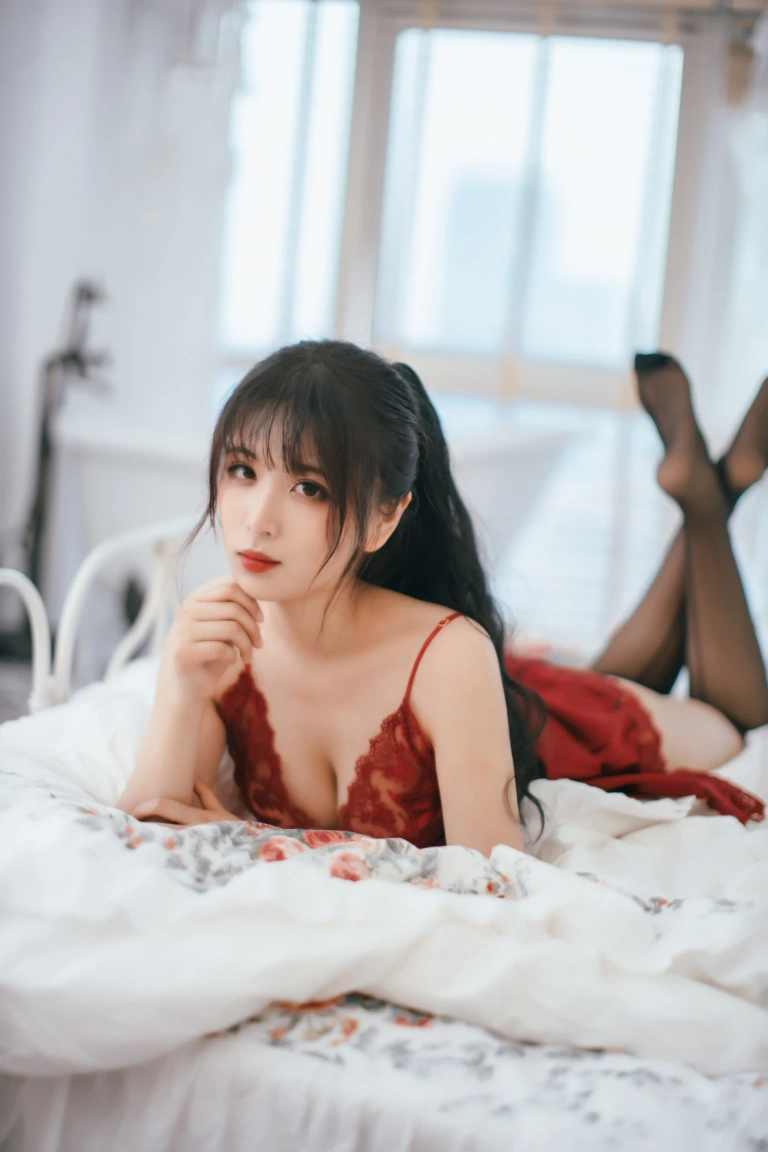 轩萧学姐《NO.09 – claret》主题写真：28张全套美图