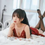 轩萧学姐《NO.09 – claret》主题写真：28张全套美图