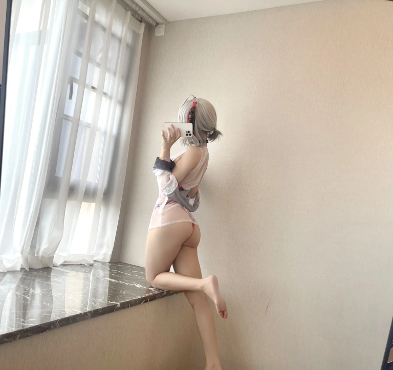 小仓千代《臻藏图集 W泳装》主题写真：21张全套美图