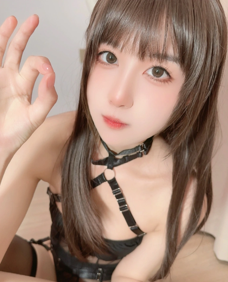 布丁大法《抱抱》主题写真：20张全套美图