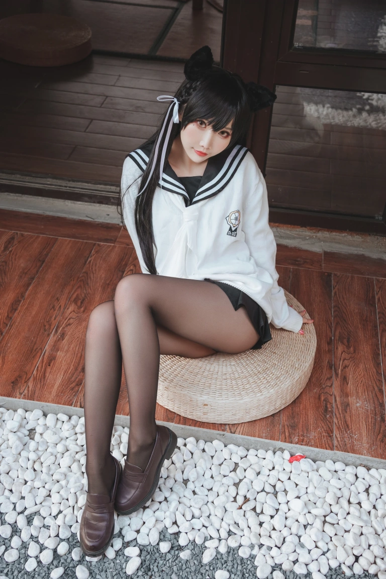 面饼仙儿《爱宕JK2》主题写真：47张全套美图，含1个视频