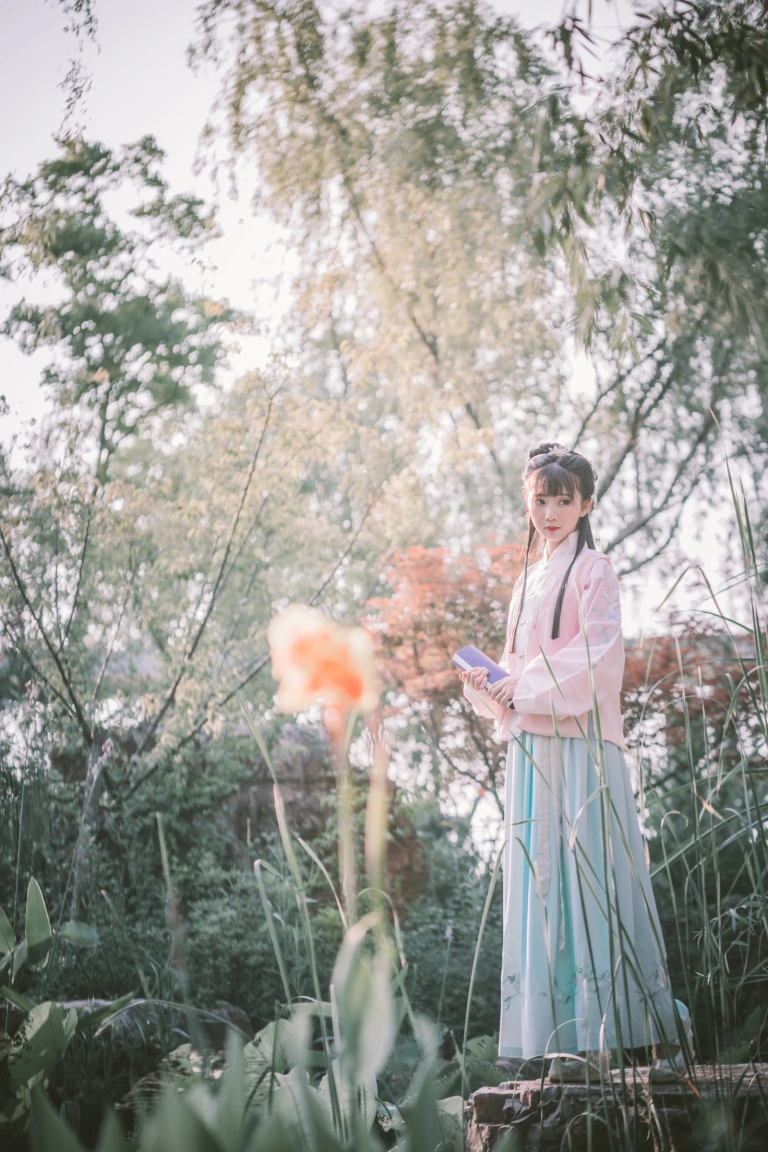 面饼仙儿《明治汉服》主题写真：22张全套美图