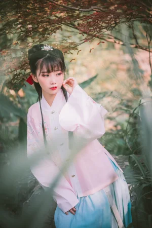 面饼仙儿《明治汉服》主题写真：22张全套美图
