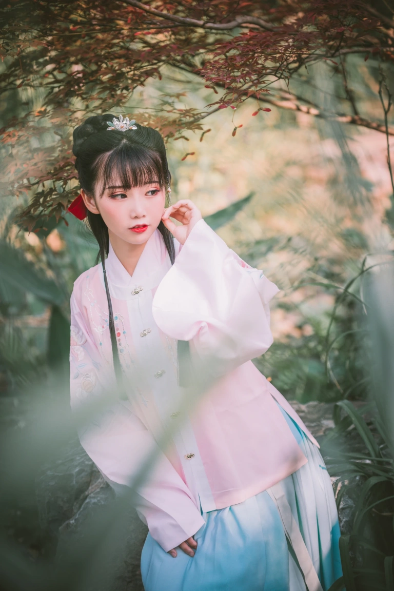 面饼仙儿《明治汉服》主题写真：22张全套美图