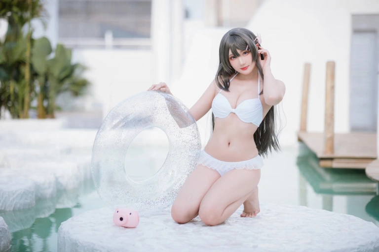 瓜希酱《樱岛麻衣 泳装》主题写真：28张全套美图