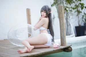 瓜希酱《樱岛麻衣 泳装》主题写真：28张全套美图