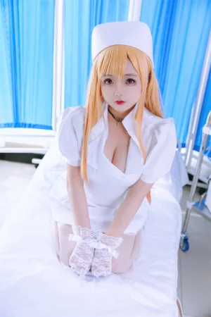 日奈娇(椎名莜)《喜多川海梦护士》主题写真：48张全套美图