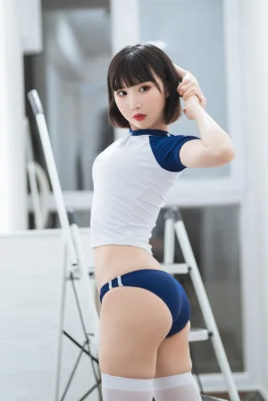 面饼仙儿《体操服》主题写真：24张全套美图