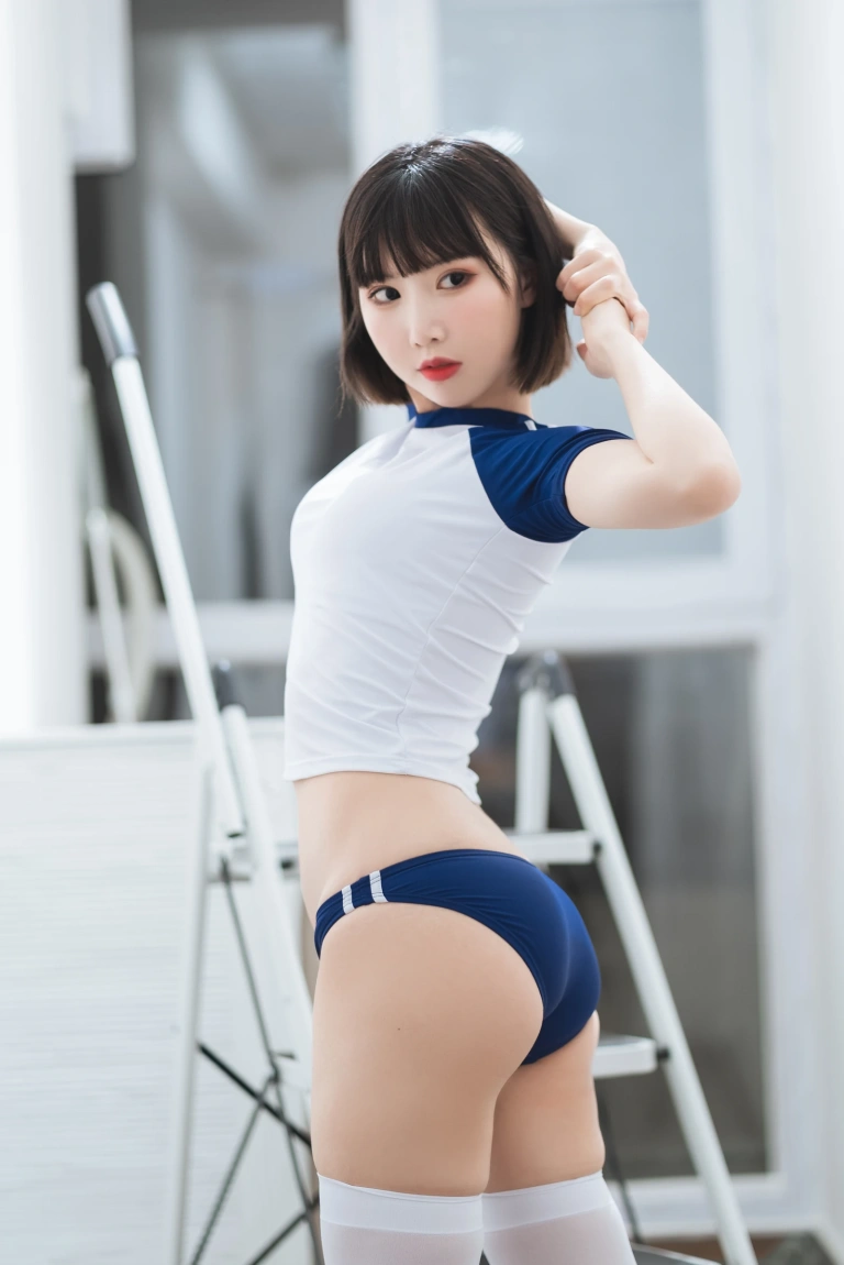 面饼仙儿《体操服》主题写真：24张全套美图