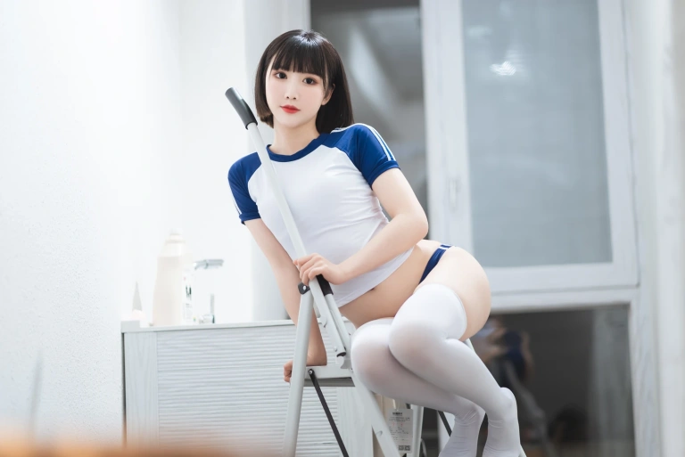 面饼仙儿《体操服》主题写真：24张全套美图