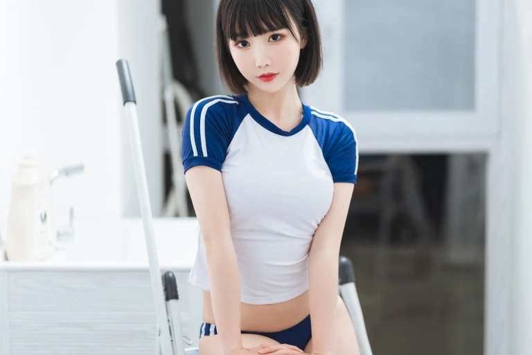 面饼仙儿《体操服》主题写真：24张全套美图