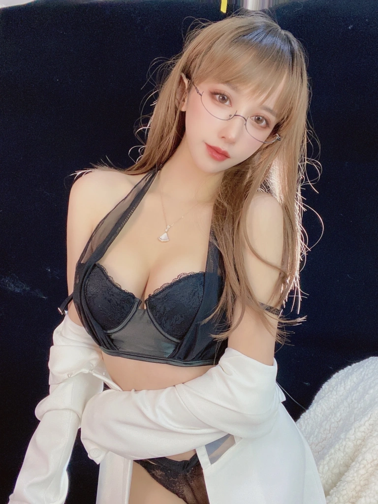 过期米线线喵《砂痣》主题写真：30张全套美图