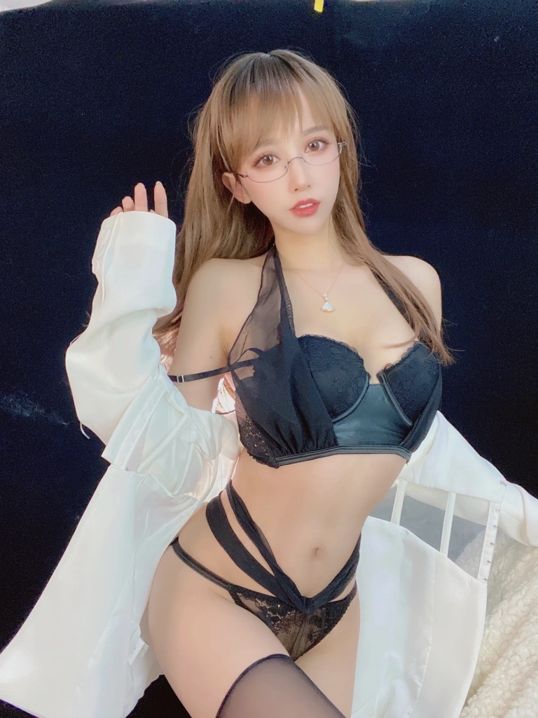 过期米线线喵《砂痣》主题写真：30张全套美图