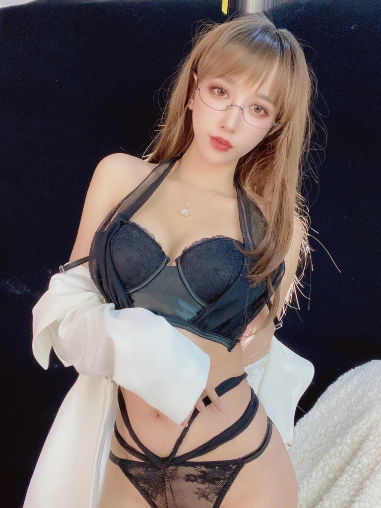 过期米线线喵《砂痣》主题写真：30张全套美图