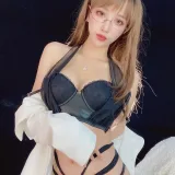 过期米线线喵《砂痣》主题写真：30张全套美图