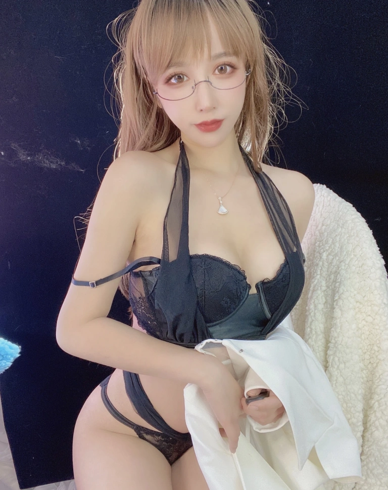 过期米线线喵《砂痣》主题写真：30张全套美图