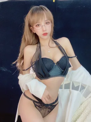 过期米线线喵《砂痣》主题写真：30张全套美图
