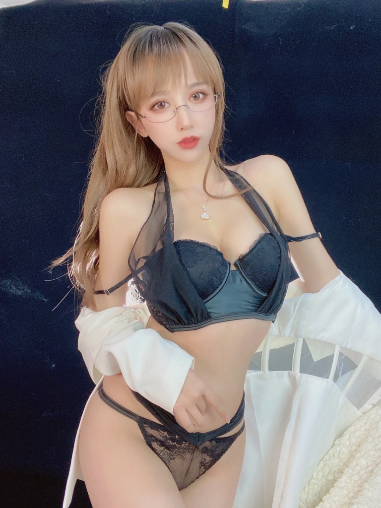 过期米线线喵《砂痣》主题写真：30张全套美图