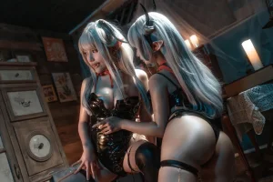 蠢沫沫《蠢沫沫&一笑芳香沁 双人吸血鬼》主题写真：30张全套美图