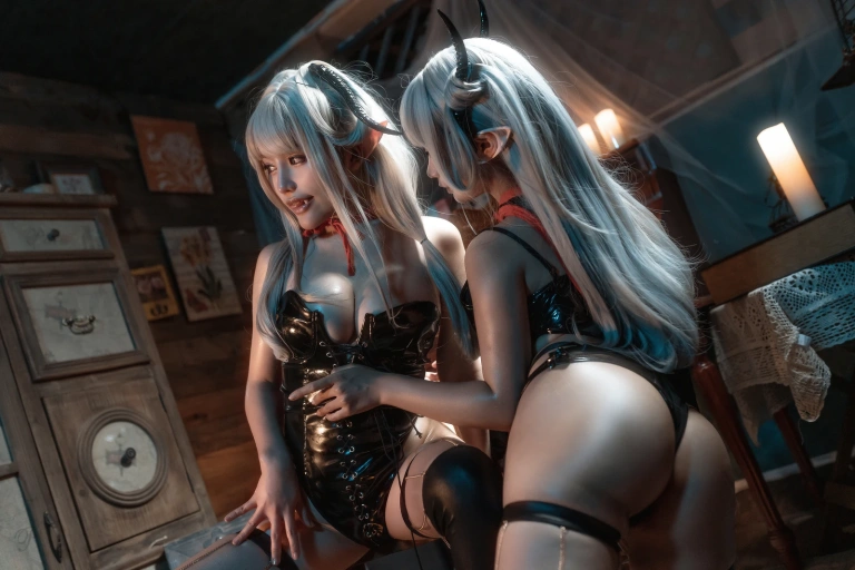 蠢沫沫《蠢沫沫&一笑芳香沁 双人吸血鬼》主题写真：30张全套美图