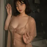 雯仔不讲道理《出租屋》主题写真：45张全套美图