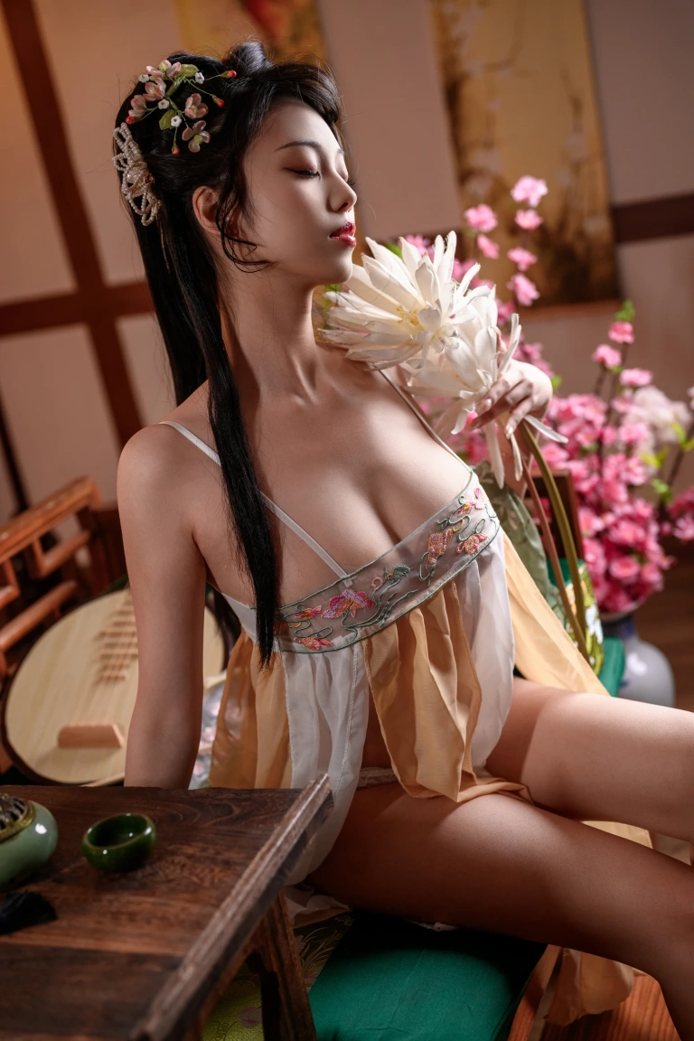 蜜汁猫裘《粉黛》主题写真：56张全套美图，含1个视频