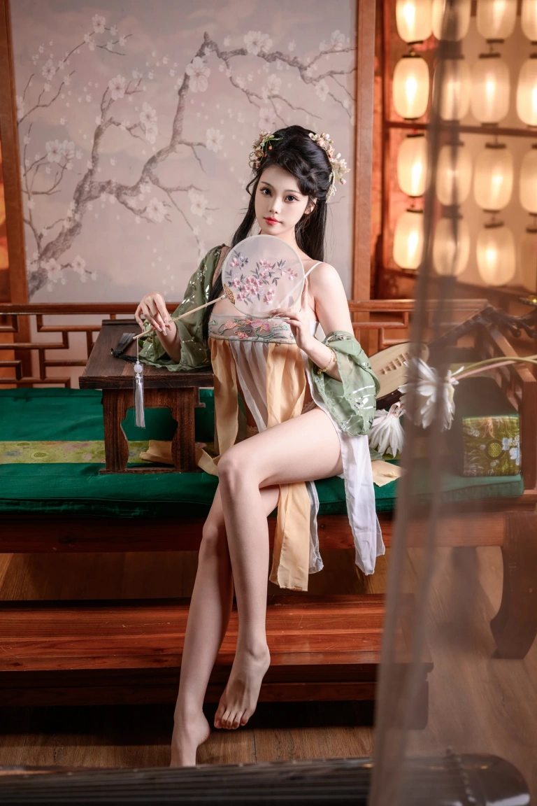 蜜汁猫裘《粉黛》主题写真：56张全套美图，含1个视频