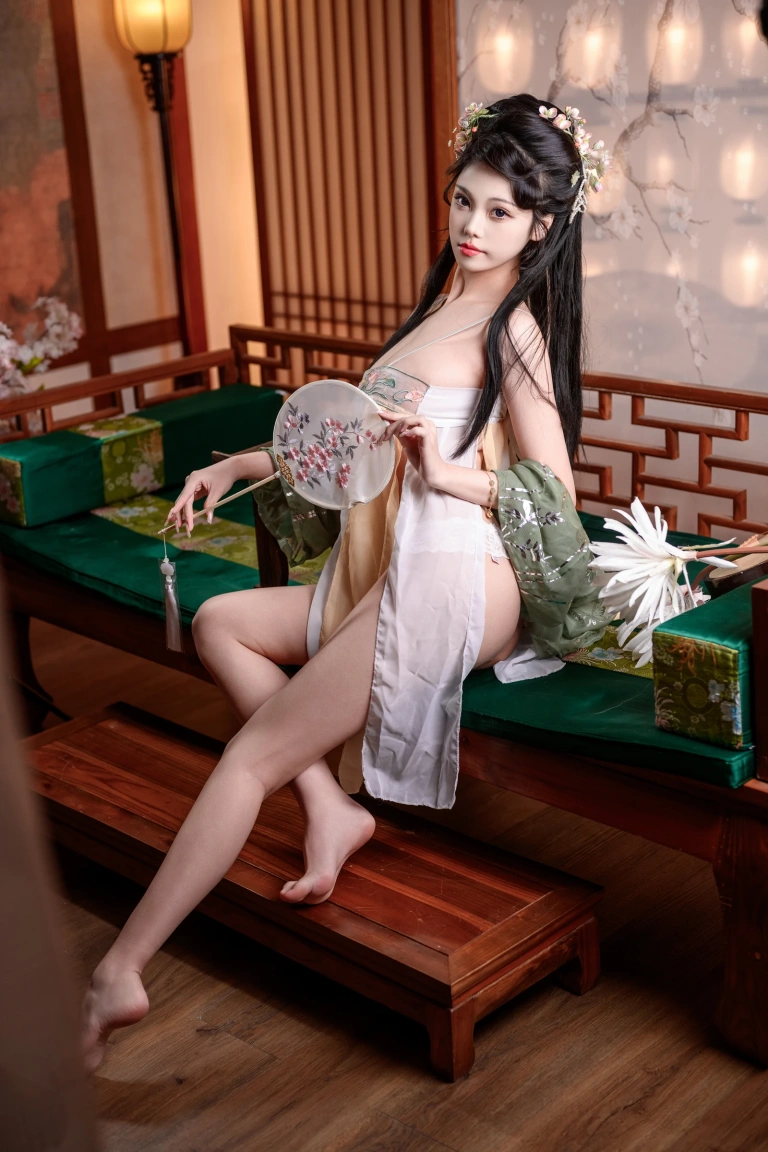 蜜汁猫裘《粉黛》主题写真：56张全套美图，含1个视频