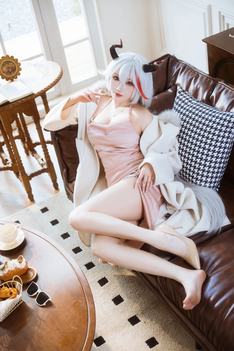 瓜希酱《碧蓝航线 埃吉尔睡衣》主题写真：20张全套美图