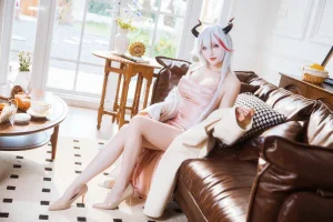 瓜希酱《碧蓝航线 埃吉尔睡衣》主题写真：20张全套美图